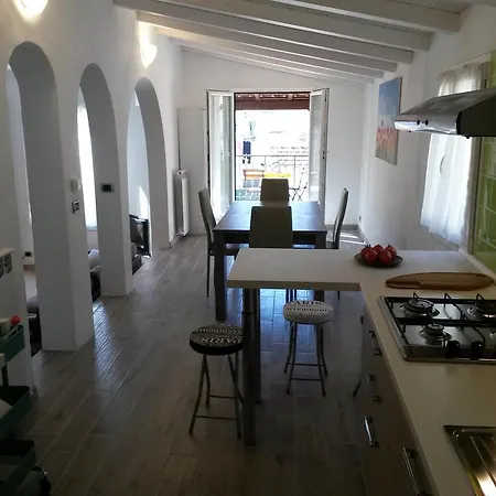 In * Isolabona